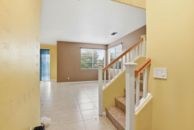 7208 Paseo Del Rio in City Of Commerce, CA - Building Photo - Building Photo