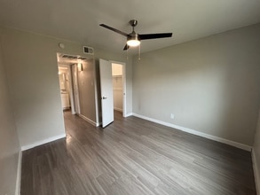 2010 Estrada Pkwy in Irving, TX - Building Photo - Building Photo