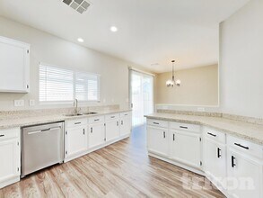 10270 Nolinas St in Las Vegas, NV - Foto de edificio - Building Photo