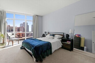 1134 W Granville Ave, Unit 816 in Chicago, IL - Foto de edificio - Building Photo