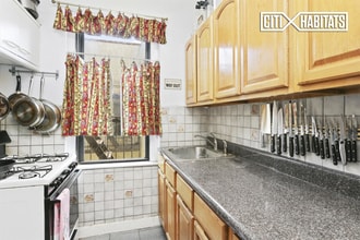 21-57 33rd St-Unit -5A in Queens, NY - Building Photo - Building Photo
