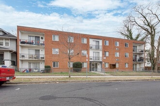 1721 T St SE in Washington, DC - Building Photo - Primary Photo