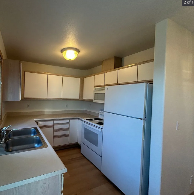 237 W Kellogg Rd in Bellingham, WA - Building Photo - Building Photo