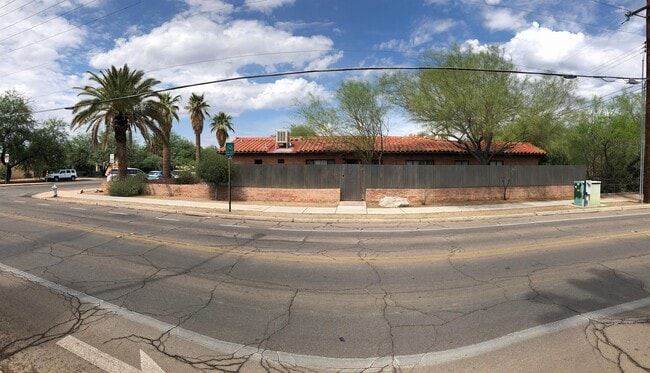 property at 1343 E 9th St
