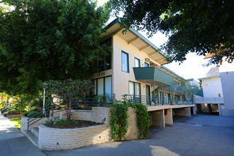 Sunset Lanai Apartments in West Hollywood, CA - Building Photo - Building Photo