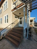 984 W Main St in New Holland, PA - Building Photo