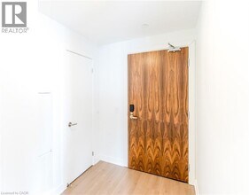 25 Wellington St S in Kitchener, ON - Building Photo - Building Photo