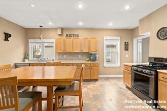 14 Bowdoin St, Unit 2 in Medford, MA - Foto de edificio - Building Photo