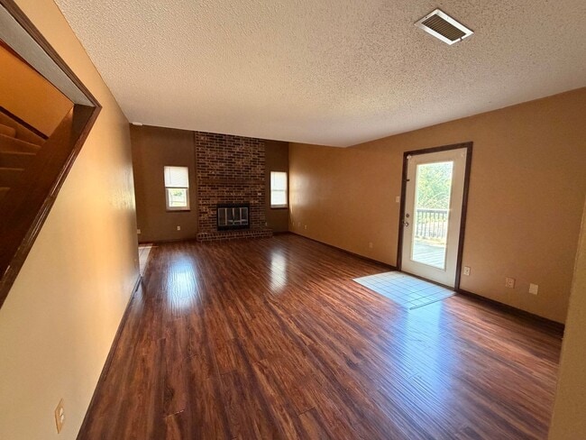 property at 1121 W 19th Terrace