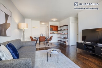 200 E 82nd St in New York, NY - Building Photo - Building Photo