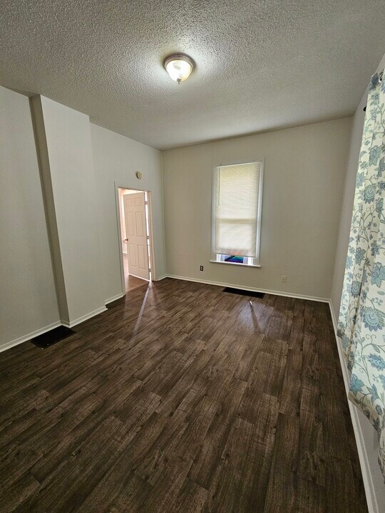 413 W Vine St, Unit 4 in Kalamazoo, MI - Building Photo