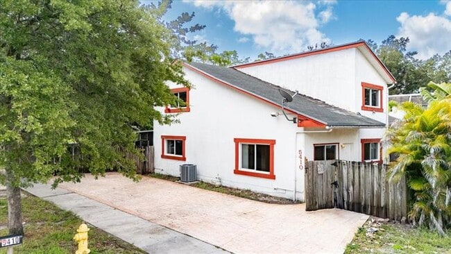 5410 SW 43rd Terrace in Fort Lauderdale, FL - Building Photo - Building Photo