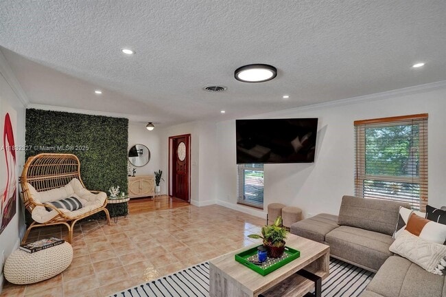 6421 NE 22nd Ave in Fort Lauderdale, FL - Building Photo - Building Photo