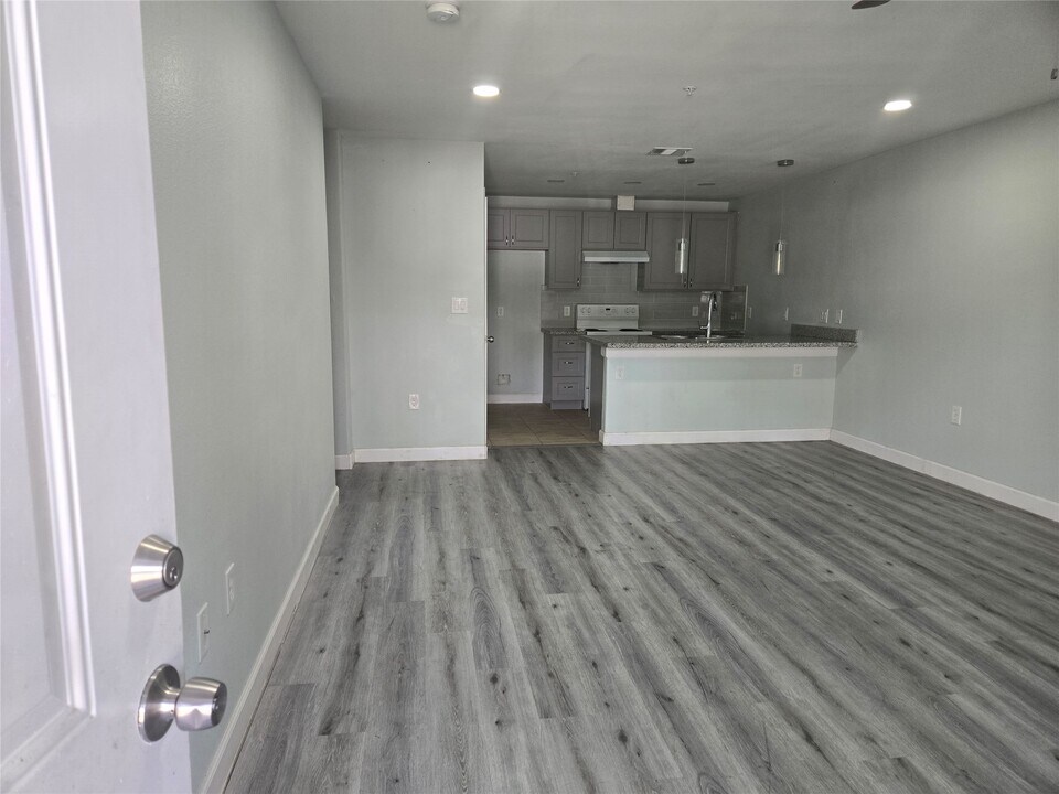 22061 Russell Dr in New Caney, TX - Building Photo