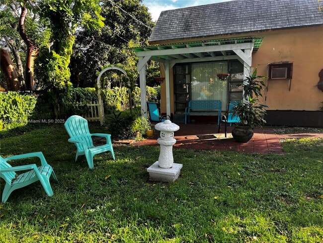 property at 2618 Lincoln St