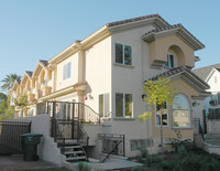 352 W Lexington Dr in Glendale, CA - Building Photo - Building Photo