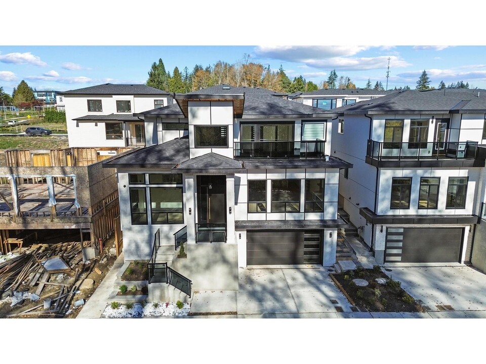 16639 18 Ave in Surrey, BC - Building Photo