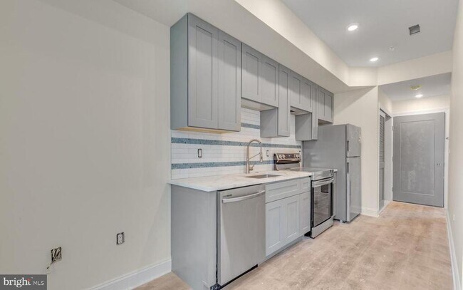 6601 Ridge Ave in Philadelphia, PA - Building Photo - Building Photo
