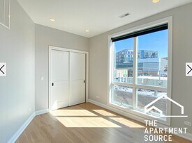 1050 W Cornelia Ave, Unit 4 in Chicago, IL - Building Photo