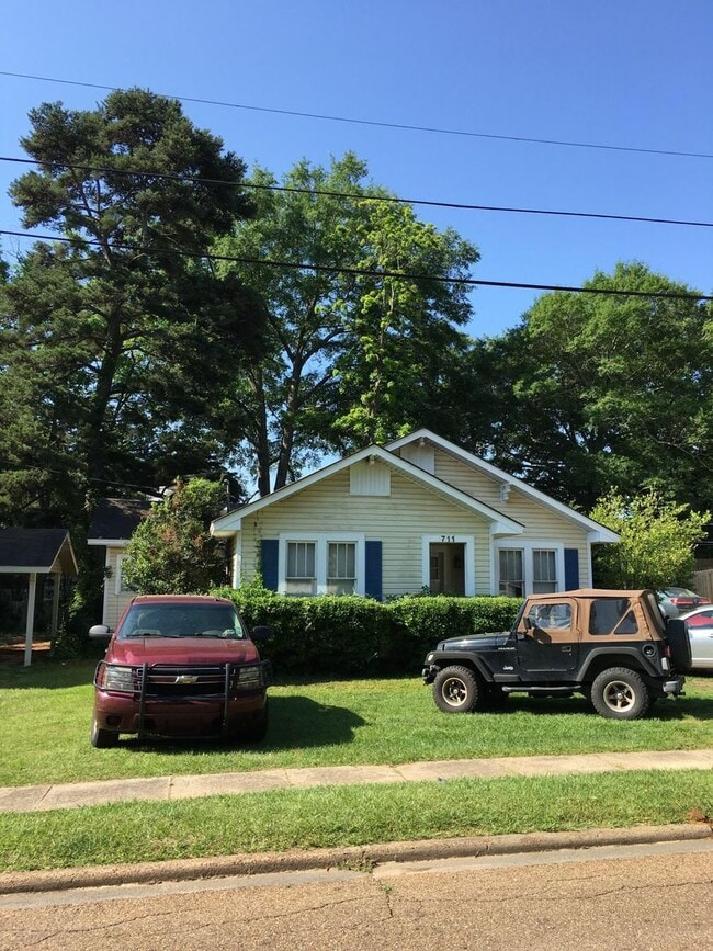 property at 711 W Georgia Ave