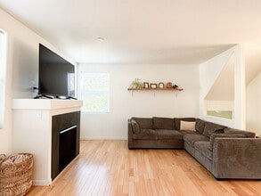 15458 SW Mallard Dr, Unit 101 in Beaverton, OR - Building Photo - Building Photo