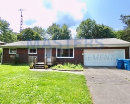 10477 Mandell Rd in Perrysburg, OH - Building Photo