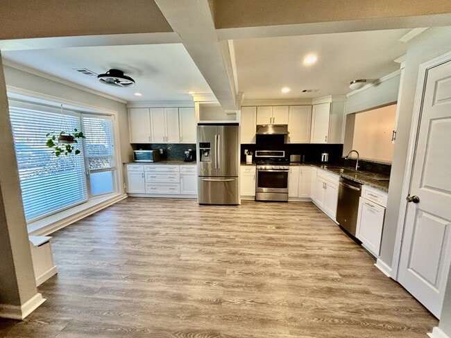 7919 Briar Villa Pl in Atlanta, GA - Foto de edificio - Building Photo