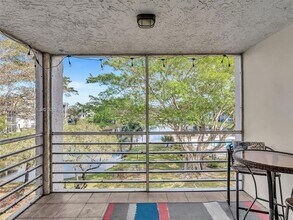 9340 Lagoon Pl, Unit 303 in Davie, FL - Foto de edificio - Building Photo