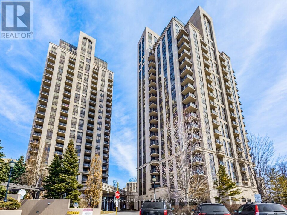 135-135 Wynford Dr in Toronto, ON - Building Photo