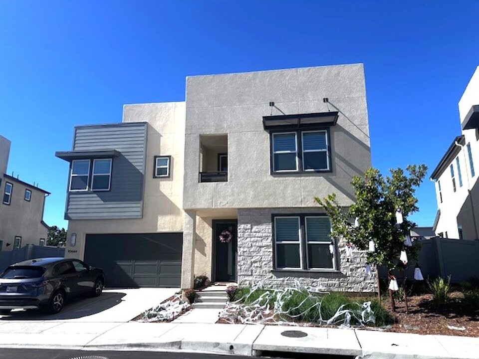 10644 Melogold Wy in San Diego, CA - Building Photo