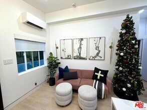 5561 1/2 El Canon Ave in Los Angeles, CA - Building Photo - Building Photo