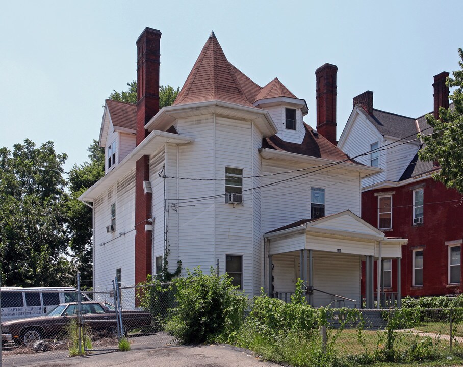 845 Lexington Ave in Cincinnati, OH - Building Photo