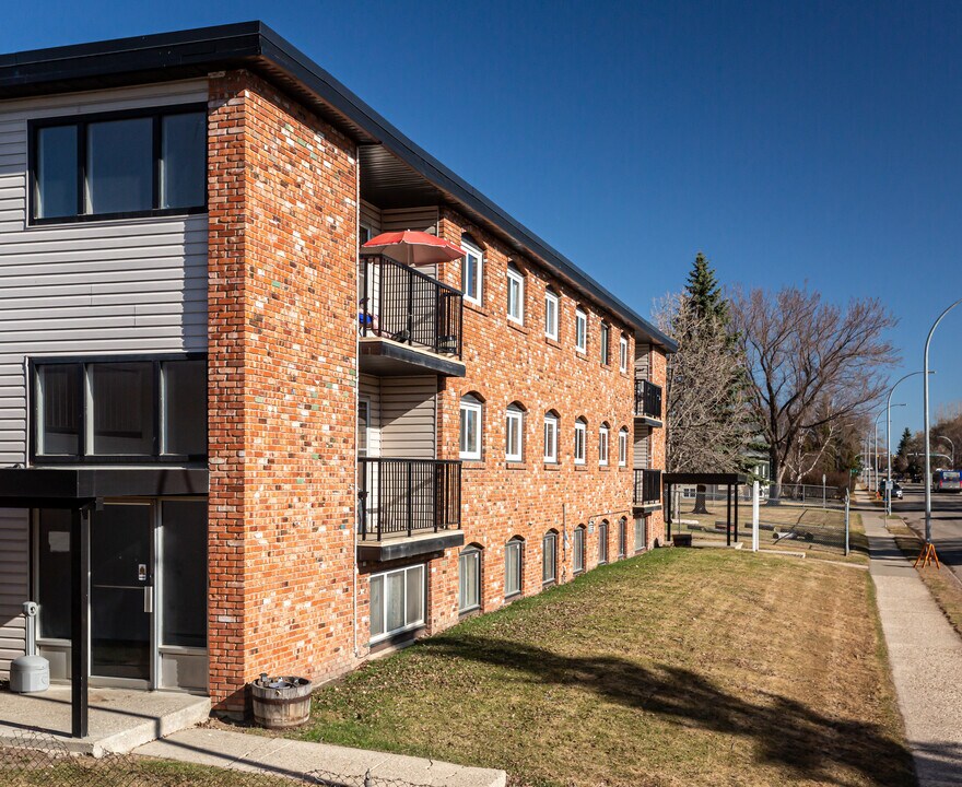 Bonnie Arms in Edmonton, AB - Building Photo