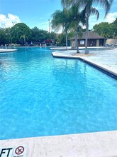 6601 SW 116th Ct, Unit # 308 in Miami, FL - Foto de edificio - Building Photo