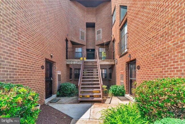 property at 3040 Pineview Ct NE