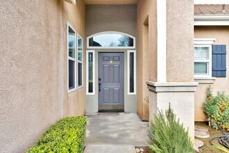 10556 E Greenbury Way in Clovis, CA - Building Photo - Building Photo