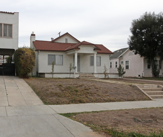 1174 N Berendo St in Los Angeles, CA - Building Photo - Building Photo