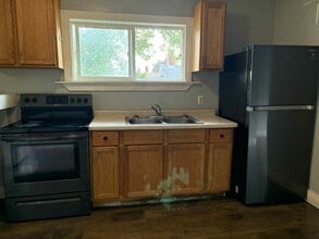 945 W 9th St, Unit 2 in Winona, MN - Building Photo - Building Photo