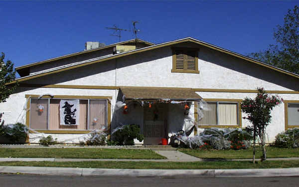 1614 W Ramona Dr in Rialto, CA - Building Photo