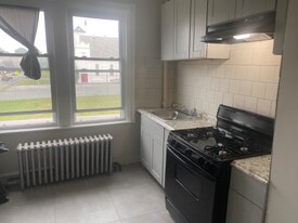 418 Main St in Darby, PA - Building Photo
