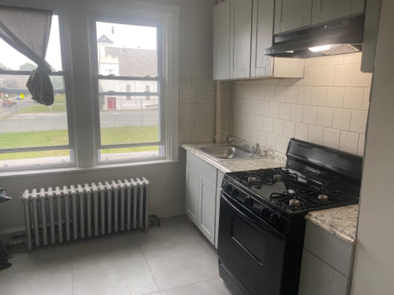 418 Main St in Darby, PA - Building Photo