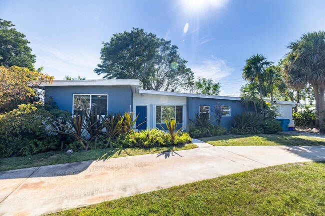 3117 Fernwood Dr in Boynton Beach, FL - Building Photo - Building Photo