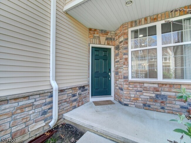 44 Lamerson Cir in Mt. Olive, NJ - Building Photo - Building Photo