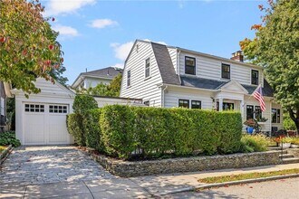 41 Hunter Ave in Newport, RI - Building Photo - Building Photo