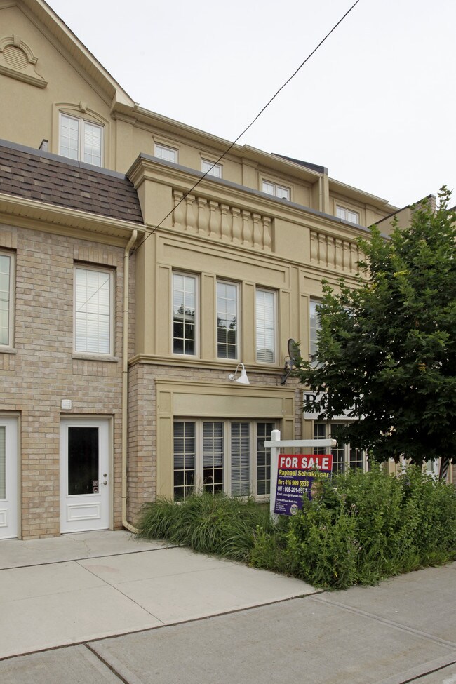 1250 St. Martins Dr in Pickering, ON - Building Photo - Building Photo