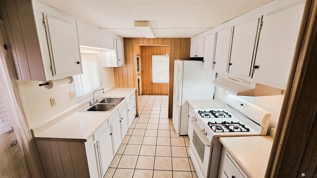 998 S Magnolia Ave in Yuma, AZ - Building Photo - Building Photo