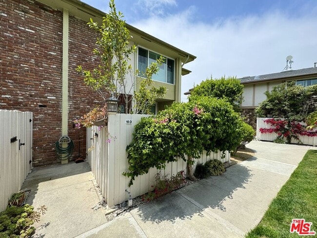 property at 5215 Sepulveda Blvd
