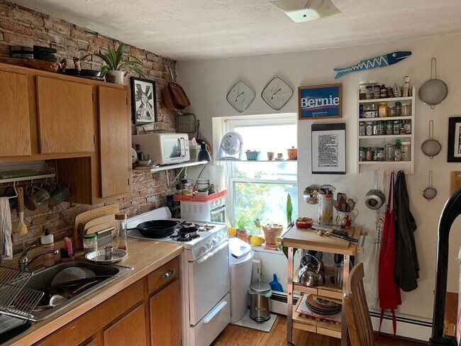 14 Evergreen Sq, Unit #3 in Somerville, MA - Building Photo - Building Photo