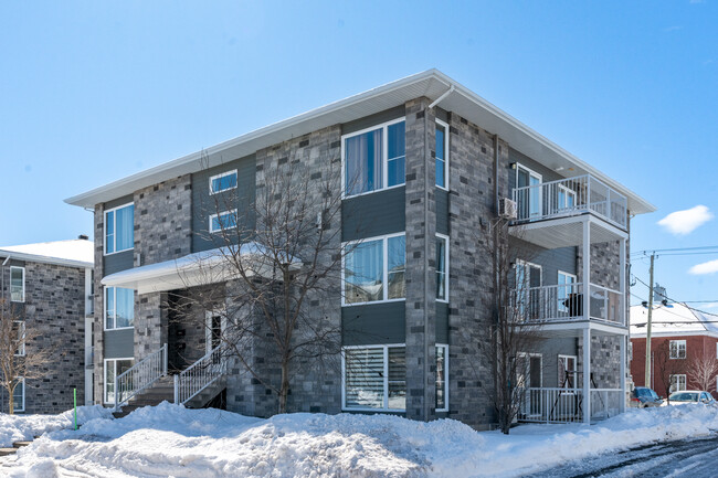 1630 Charles-Rodrigue St in Lévis, QC - Building Photo - Building Photo