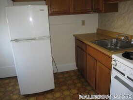 349 Pleasant St in Malden, MA - Building Photo